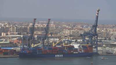 Port et entrée du canal de Suez