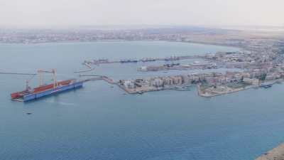 Cargo sur le Canal de Suez