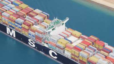 Cargo sur le Canal de Suez