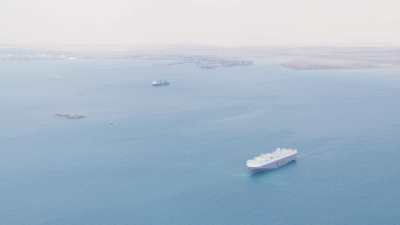 Cargo sur le Canal de Suez