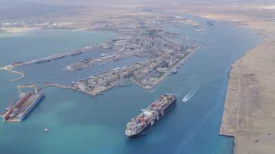 Paquebot sur le Canal de Suez