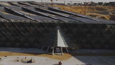 Grand Musée Égyptien en construction près des pyramides