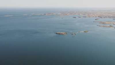 Le Lac Nasser, formations rocheuses et désert