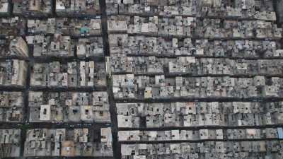 A la verticale d'un quartier de petits immeubles