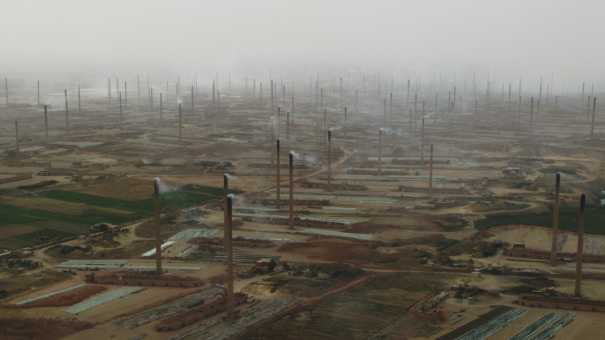 Briqueteries dans la pollution au sud du Caire
