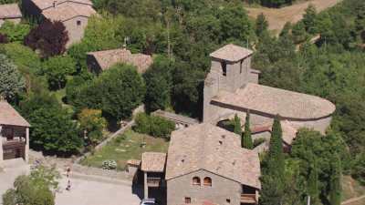 Village sur une colline