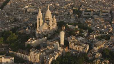 La Butte Montmartre dominée par le Sacré-Coeur