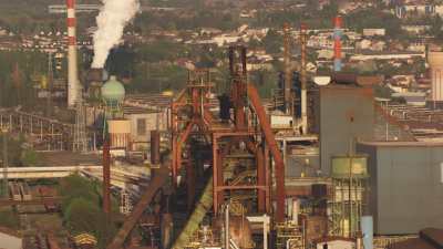 Gros plans sur une usine désaffectée