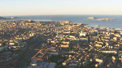 Plans larges de la ville et quartiers populaires