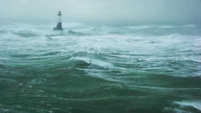 Mer démontée autour du phare d'Ar Men