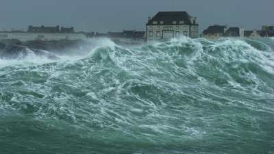 Mer démontée devant Saint-Guénolé