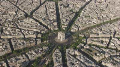 Zoom sur l'Arc de Triomphe et la place de l'Etoile