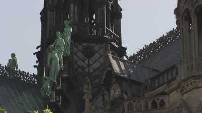 Notre-Dame de Paris, détails vus depuis la Seine