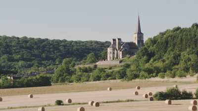 Eglise dans un village de campagne