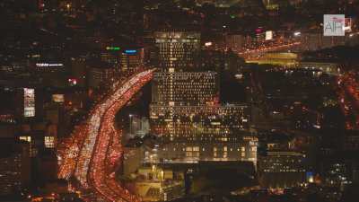 Le Tribunal de Grande Instance de Paris avec le boulevard périphérique, plans de nuit