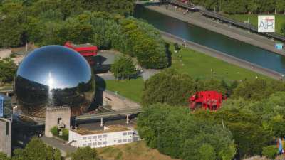 Paris XIX&nbsp;: Le Parc de La Villette avec la Cité des Sciences, la Géode, la Cité de la Musique, la Philharmonie et le Zénith de Paris