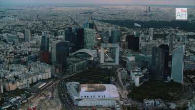 L'Axe historique depuis le quartier d'affaires de la Défense jusqu'à l'Arc de Triomphe à Paris / La Grande Arche de la Défense