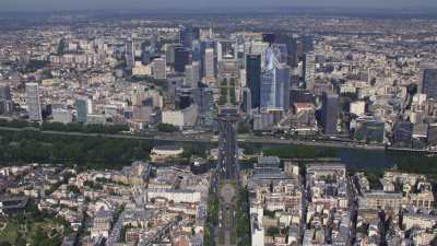 L'Axe Majeur depuis Neuilly-sur-Seine avec le quartier de la Défense jusqu'à Nanterre