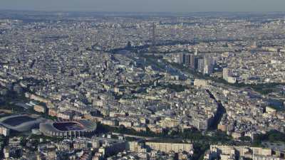La tour Eiffel, vue depuis et avec Boulogne-Billancourt