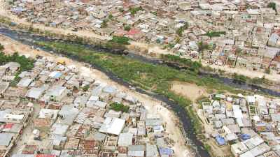 La rivière Grise, le cimetière et le marché de Port au Prince