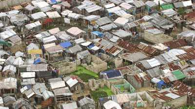 Camps, tentes, maisons de toile provisoires