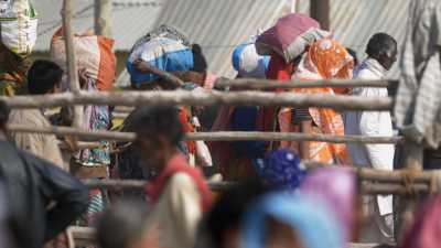 Gros plans sur participants de la Kumbha Mela