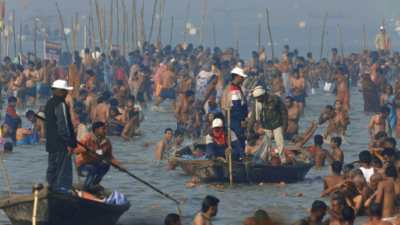Foule se baignant lors de la Kumbh Mela