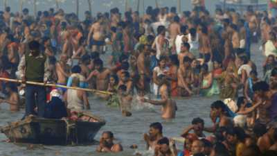Foule se baignant lors de la Kumbh Mela
