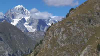 Forêts, flancs de montagne, glacier