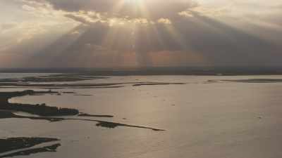 Survol plan large du site et de la Lagune de Venise