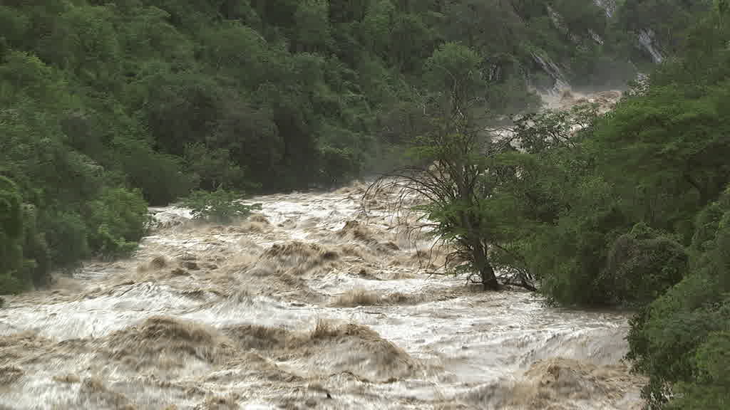 Rivière en crue près du lac Turkana