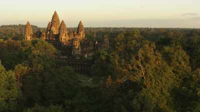 Approche et zoom sur les temples d'Angkor Vat