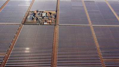 La Centrale solaire Noor et le paysage aride