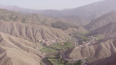 Village,  montagnes rouges dans les environs de El Had Zerkten, Tazilda