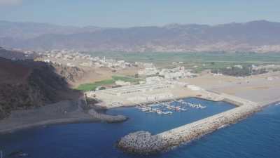 Plage et campagne près de Martil, région d'Afirkane