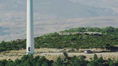 Éoliennes dans les montagnes près de Tétouan