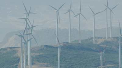 Éoliennes dans les montagnes près de Tétouan