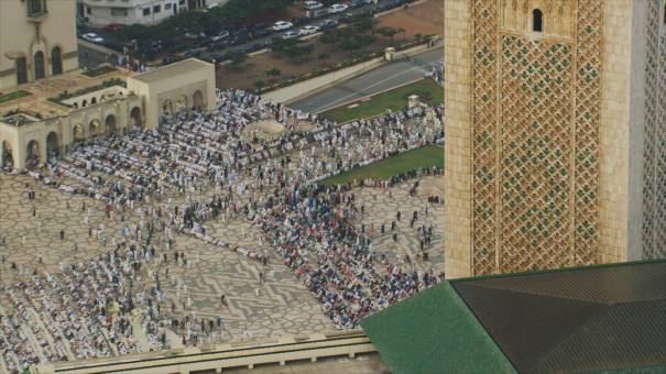 Prière de l'Aïd al-Adha devant la mosquée Hassan-II