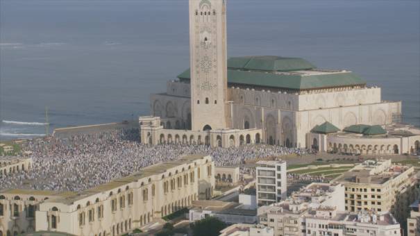 Prière de l'Aïd al-Adha devant la mosquée Hassan-II