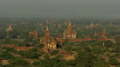 Les temples de Bagan au petit matin