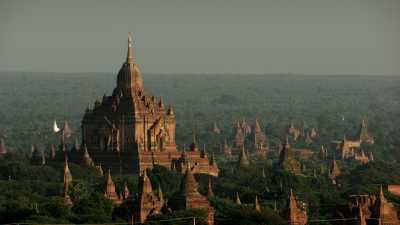 Gros plans sur les temples de Bagan