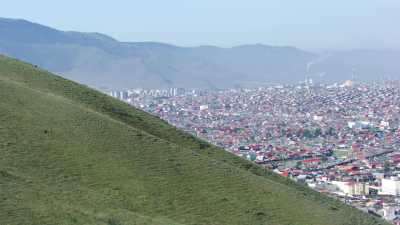 La ville d'Oulan Bator s'étend dans la steppe