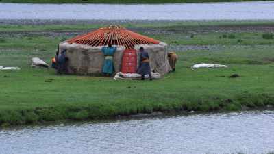 Construction d'une yourte traditionnelle