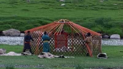 Construction d'une yourte traditionnelle