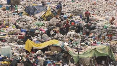 Récupérateurs sur la décharge de Mexico