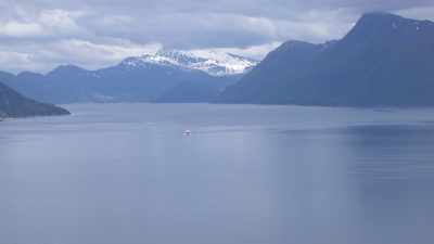 Fjord et bateau de croisière Hurtigruten
