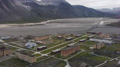 Vue générale du site de la ville russe de Pyramiden