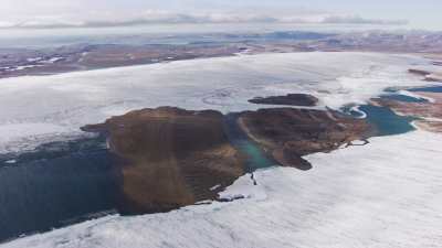 Svalbard, formes sur la plaine glacée
