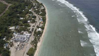 Littoral et plages, supermarché couvert de panneaux solaires