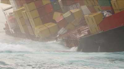 Cargo échoué en mer